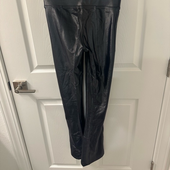 Carbon38 black flared leggings in Takara Shine - Picture 9 of 13